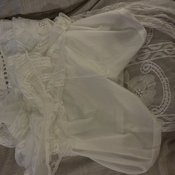 Elegant White Lace Wedding Dress - Picture 5 of 5